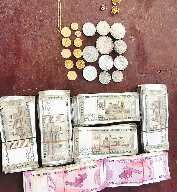 ਨੌਕਰਾਣੀ ਨੇ ਆਪਣੇ ਮਾਲਕ ਦੇ ਘਰੋਂ ਚੋਰੀ ਕੀਤੇ ਸੋਨੇ-ਚਾਂਦੀ ਦੇ ਸਿੱਕੇ ਤੇ ਨਕਦੀ