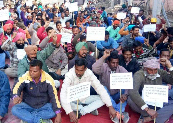 ਥਰਮਲ ਪਲਾਂਟ ਨੂੰ ਬੰਦ ਕਰਨ ਦੇ ਵਿਰੋਧ ''ਚ ਕੰਟਰੈਕਟ ਵਰਕਰਾਂ ਕੀਤੀ ਨਾਅਰੇਬਾਜ਼ੀ