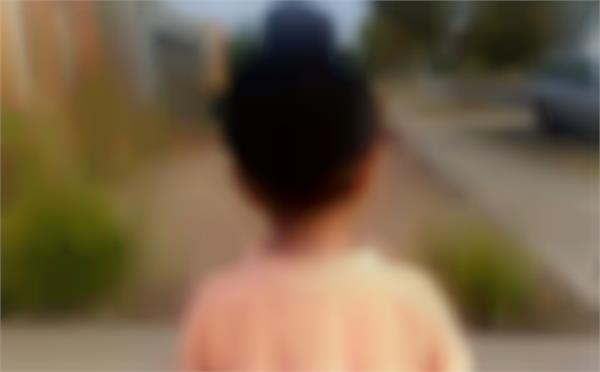 unknown persons cut the student hair