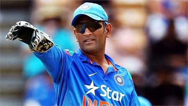 dhoni became   guru   for sri lankan cricketers