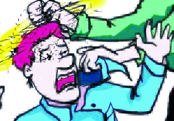 ਪੁਲਸ ਦੇ ਸਾਹਮਣੇ ਕੁੱਟਮਾਰ, ਚੱਲੇ ਇੱਟਾਂ-ਰੋੜੇ