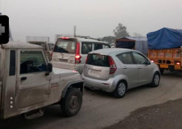 jalandhar chandigarh bypass  many vehicles trapped