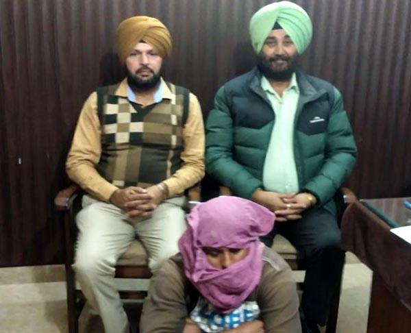 1 arrested  1 absconding in fake currency fraud