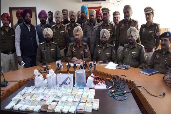 2 arrested in robbery in banks