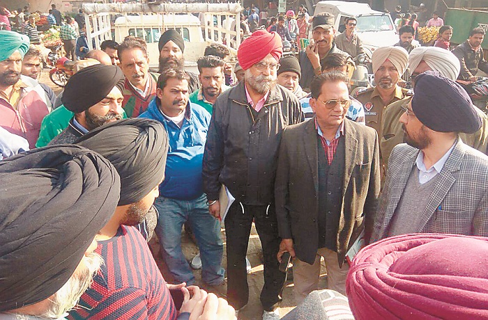 ਨਿਗਮ ਨੇ ਬਾਜ਼ਾਰਾਂ ''ਚੋਂ ਹਟਾਏ ਨਾਜਾਇਜ਼ ਕਬਜ਼ੇ