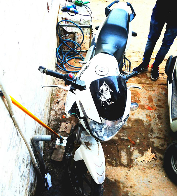 ਸੀਵਰੇਜ ਦੇ ਉੱਚੇ ਢੱਕਣ ਨੇ ਲਈ ਨੌਜਵਾਨ ਦੀ ਜਾਨ