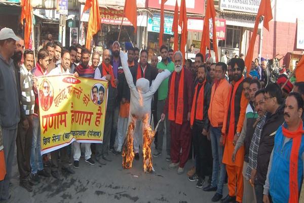 shiv sena launched an effigy of   babar lovers  