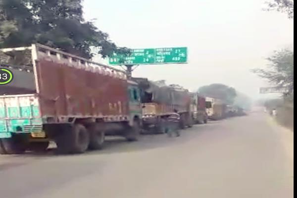 randomly parked trucks stopped importing 4 hours of import export