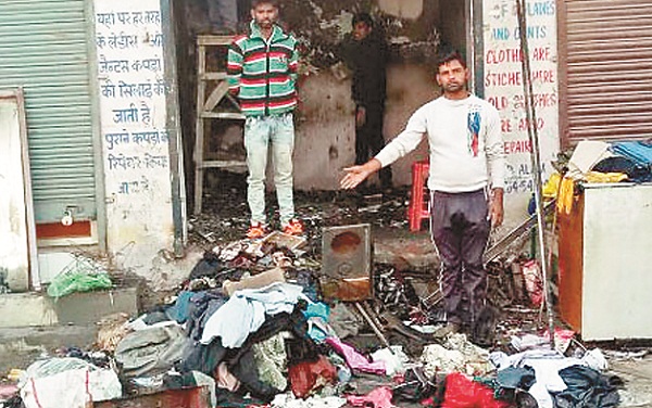 ਟੇਲਰ ਦੀ ਦੁਕਾਨ ''ਚ ਲੱਗੀ ਅੱਗ, ਸਿਲਾਈ ਮਸ਼ੀਨ ਤੇ ਕੱਪੜੇ ਸੜੇ