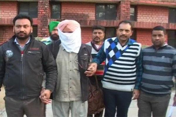 patwari controls 20 000 bribe