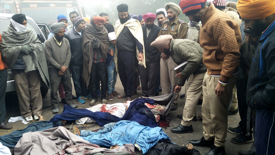 ਕੈਂਟਰ ਤੇ ਇਨੋਵਾ ਦੀ ਭਿਆਨਕ ਟੱਕਰ ; 4 ਦੀ ਮੌਤ