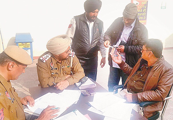 ''ਅਸੀਂ ਟੈਕਸ ਦਿੰਦੇ ਹਾਂ, ਕਰੋ ਮੱਕੜ ਸਾਹਿਬ ਨਾਲ ਗੱਲ''