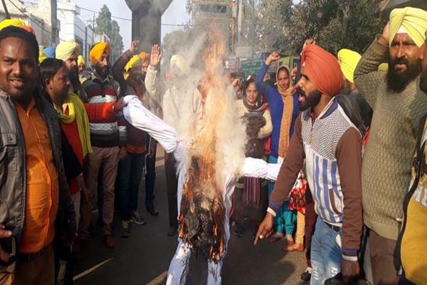 blow the effigy of the punjab government