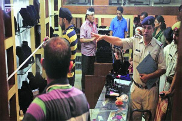 zueller was in control of a woman running a gold chain from the shop