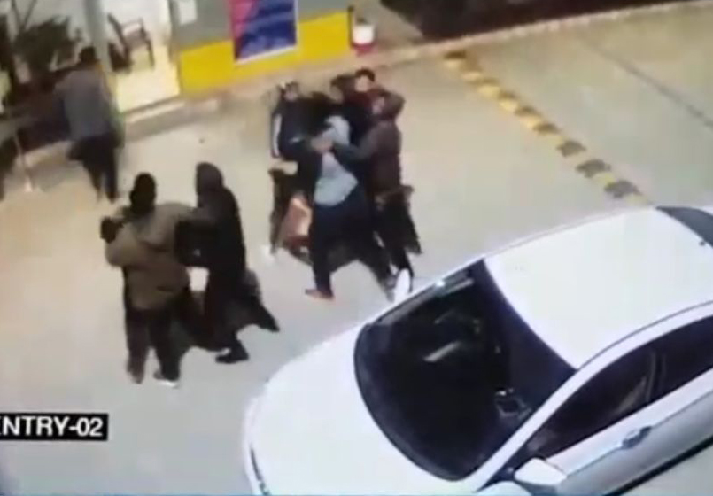 ਨਸ਼ੇ ''ਚ ਧੁੱਤ ਨੌਜਵਾਨਾਂ ਵਲੋਂ ਪੂਰਬਾ ਅਪਾਰਟਮੈਂਟ ''ਚ ਹੰਗਾਮਾ