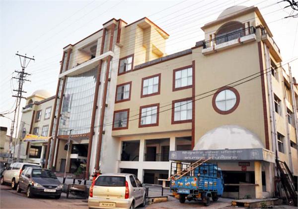 new building become showpeace