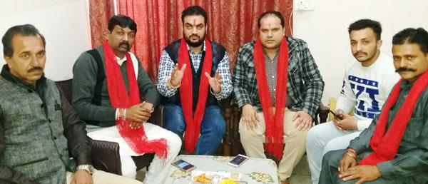 shiv sena announcement of rs 1 crore anniversary of anchor  s headcount