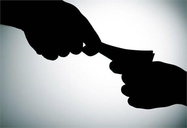 vigilance department  patwari  bribe