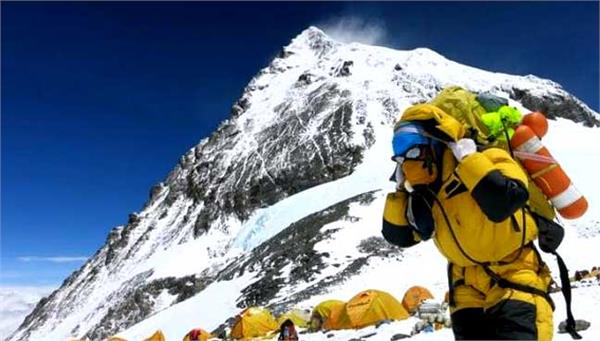 nepal bans solo climbers from everest