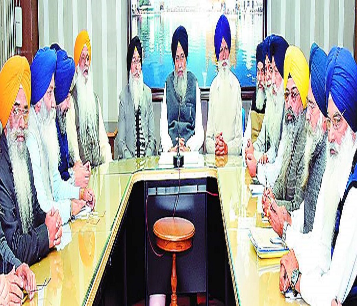 ਭਾਈ ਲੌਂਗੋਵਾਲ ਨੇ ਸ਼੍ਰੋਮਣੀ ਕਮੇਟੀ ਅਧਿਕਾਰੀਆਂ ਨਾਲ ਪ੍ਰਬੰਧਾਂ ਸਬੰਧੀ ਕੀਤੀ ਇਕੱਤਰਤਾ