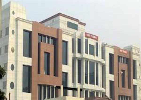 chopped leg by train