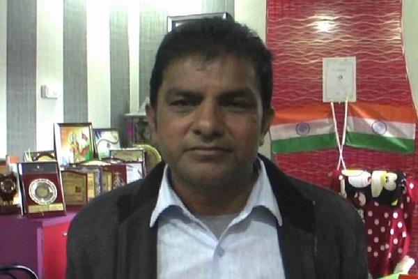 cold drink company  accountant looted rs1 lakh