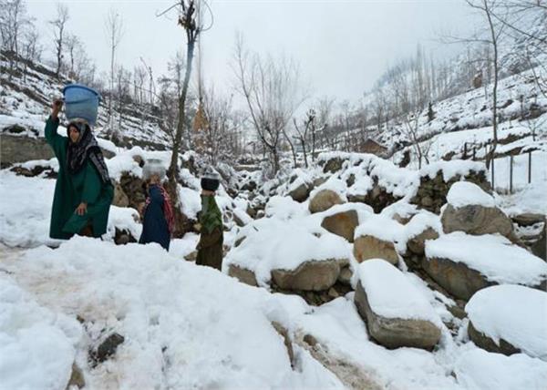 heavy snowfall in many areas of the kashmir valley