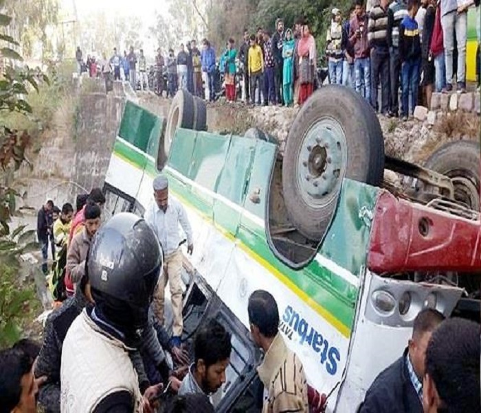 ਚਾਮੁੰਡਾ ਦੇਵੀ ਤੋਂ ਪਠਾਨਕੋਟ ਆ ਰਹੀ ਬੱਸ ਓਵਰਟੇਕ ਕਾਰਨ ਪਲਟੀ, 21 ਜ਼ਖਮੀ