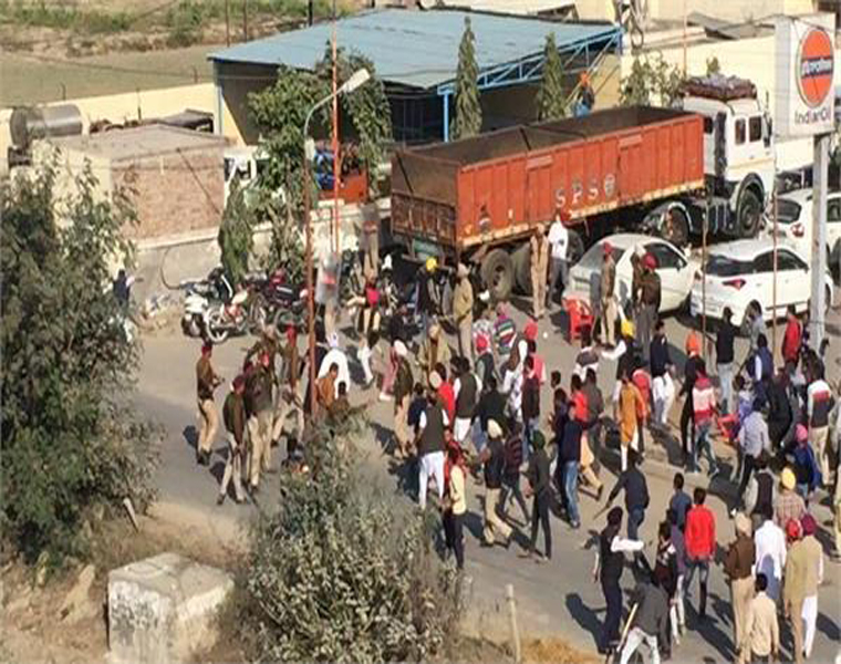 ਮਾਮਲਾ ਮੱਲਾਂਵਾਲਾ ''ਚ ਹੋਈ ਝੜਪ ਦਾ, 5 ਕਾਂਗਰਸੀ ਤੇ 15 ਅਣਪਛਾਤਿਆਂ ਖਿਲਾਫ ਮਾਮਲਾ ਦਰਜ