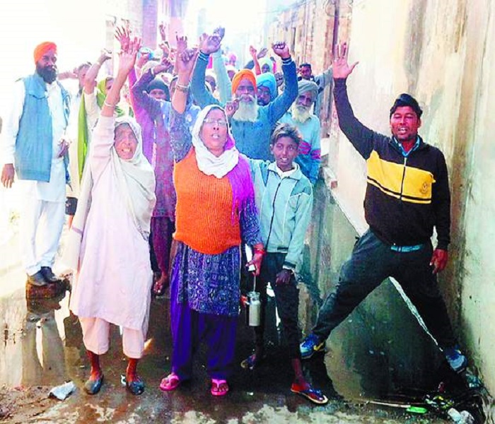 ਸਫਾਈ ਦੇ ਘਟੀਆ ਪ੍ਰਬੰਧਾਂ ਕਾਰਨ ਪਿੰਡ ਵਾਸੀਆਂ ''ਚ ਰੋਸ