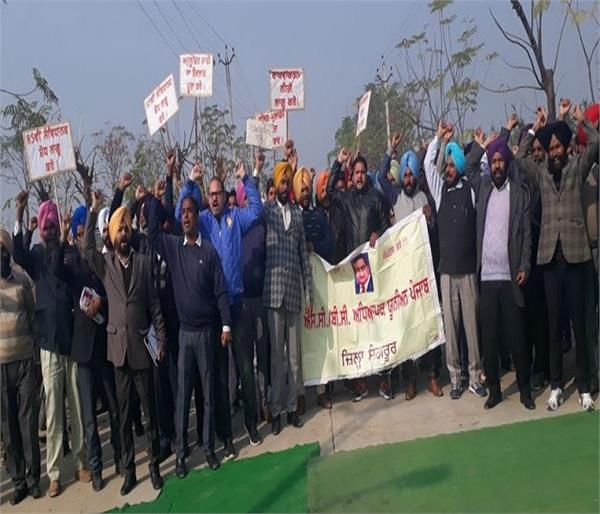 dharna given by the scheduled castes people