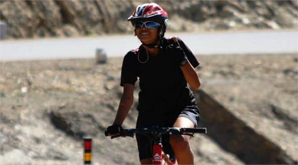 pune  s girl wants to make a record by cycling around the world