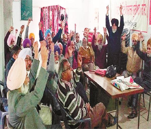 strong slogans against pensioners govt