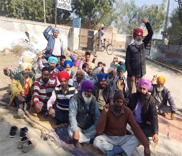 sloganeering by electric employees