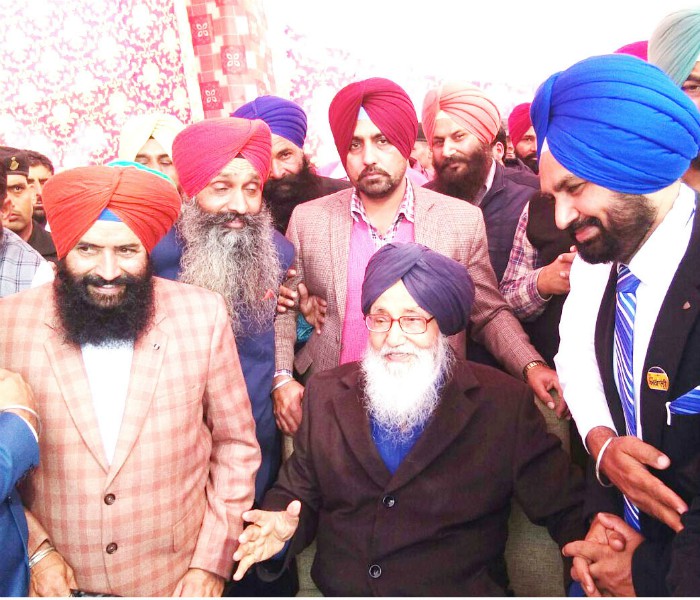 ਕਾਂਗਰਸ ਦੀ ਕਾਰਪੋਰੇਸ਼ਨ ਚੌਣਾ 'ਚ ਧੱਕੇਸ਼ਾਹੀ ਦਾ ਜਵਾਬ ਪੰਚਾਇਤੀ ਚੌਣਾ 'ਚ ਦੇਵਾਂਗੇ : ਬਾਦਲ