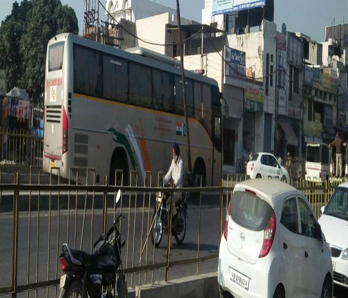 ਦਿੱਲੀ-ਲਾਹੌਰ ਸਦਾ-ਏ-ਸਰਹੱਦ ਬੱਸ ਭੋਗਪੁਰ ਜਾਮ ''ਚ ਫਸੀ