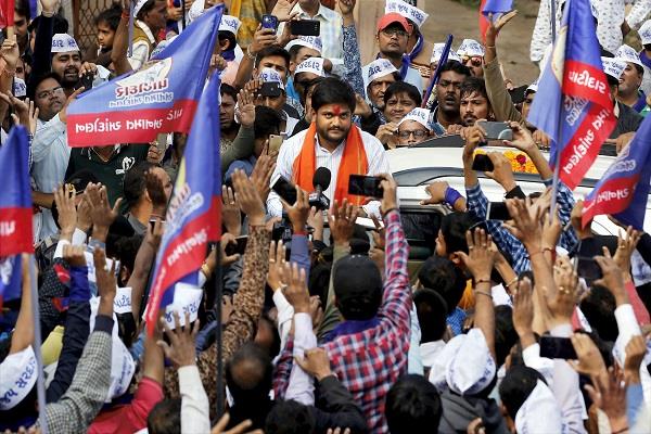 ਮਨਾਹੀ ਦੇ ਬਾਵਜੂਦ ਹਾਰਦਿਕ ਨੇ 2 ਹਜ਼ਾਰ ਬਾਈਕਾਂ ਨਾਲ ਕੀਤਾ ਰੋਡ ਸ਼ੋਅ