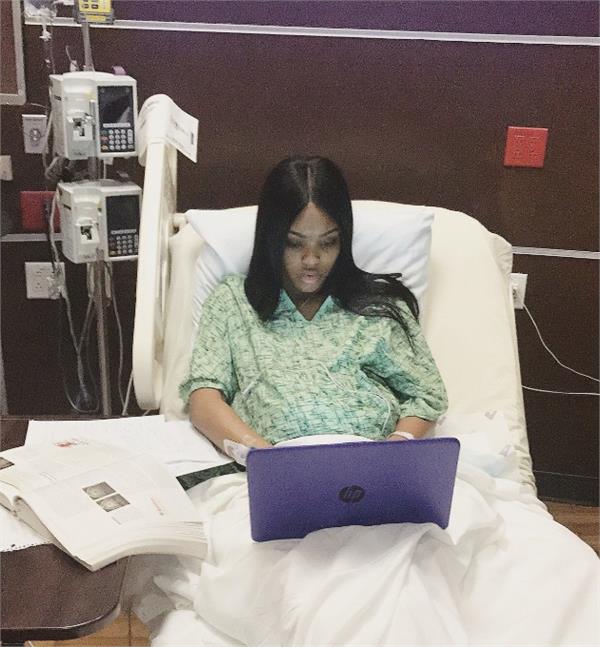 delivery  mother  hospital  exam  picture viral