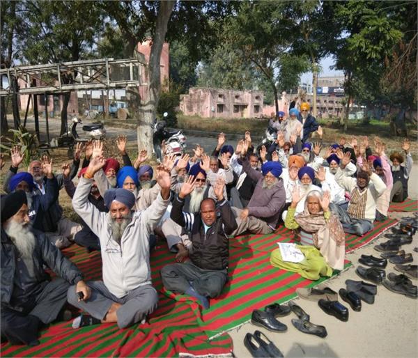 all cadre pensioners association protest