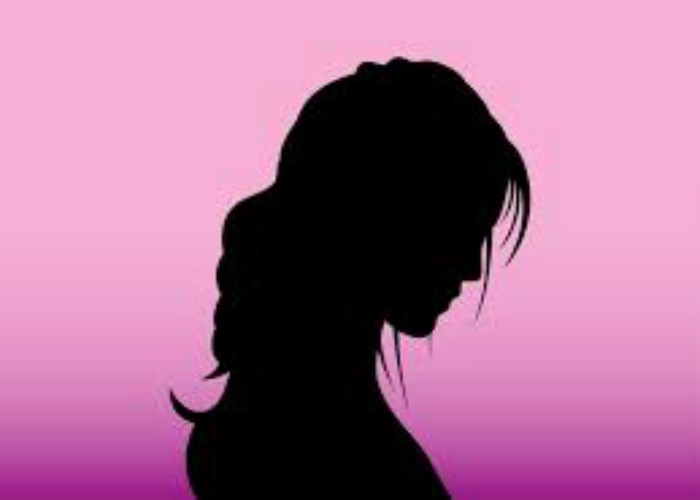 2 ਮਹੀਨੇ ਪਹਿਲਾਂ ਹੋਇਆ ਸੀ ਸਮੂਹਕ ਬਲਾਤਕਾਰ, ਹੁਣ ਫਾਹੇ ਨਾਲ ਲਟਕੀ ਲਾਸ਼