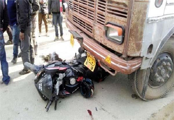 bike and truck hit hard 3 killed 6 injured