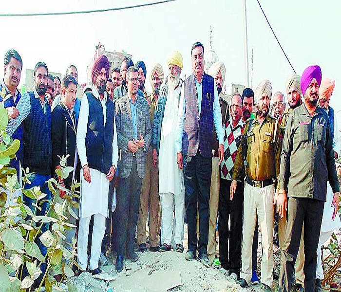 ਵਿਧਾਇਕ ਪਿੰਕੀ ਅਤੇ ਡਿਪਟੀ ਕਮਿਸ਼ਨਰ ਨੇ ਕੀਤਾ ਬਣਨ ਵਾਲੇ ਪਾਰਕ ਦੀ ਜਗ੍ਹਾ ਦਾ ਨਿਰੀਖਣ