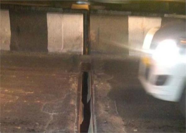 big crack in delhi  s busy flyover