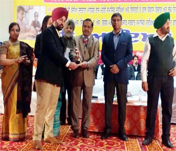rana bedi awarded with state award