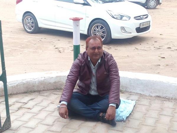 ਗੈਰ-ਕਾਨੂੰਨੀ ਕਬਜ਼ਿਆਂ ਤੇ ਨਿਰਮਾਣ ਦੇ ਖਿਲਾਫ ਕੌਂਸਲਰ ਨੇ ਦਿੱਤਾ ਧਰਨਾ