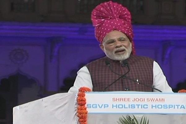 pm modi attack on congress about democracy