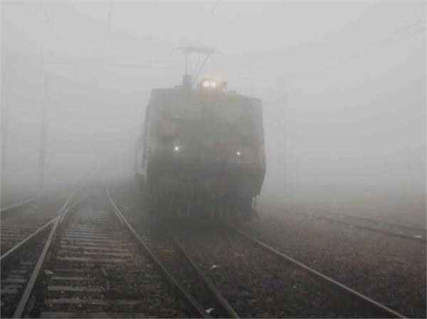 delhi  17 trains canceled  24 hours late