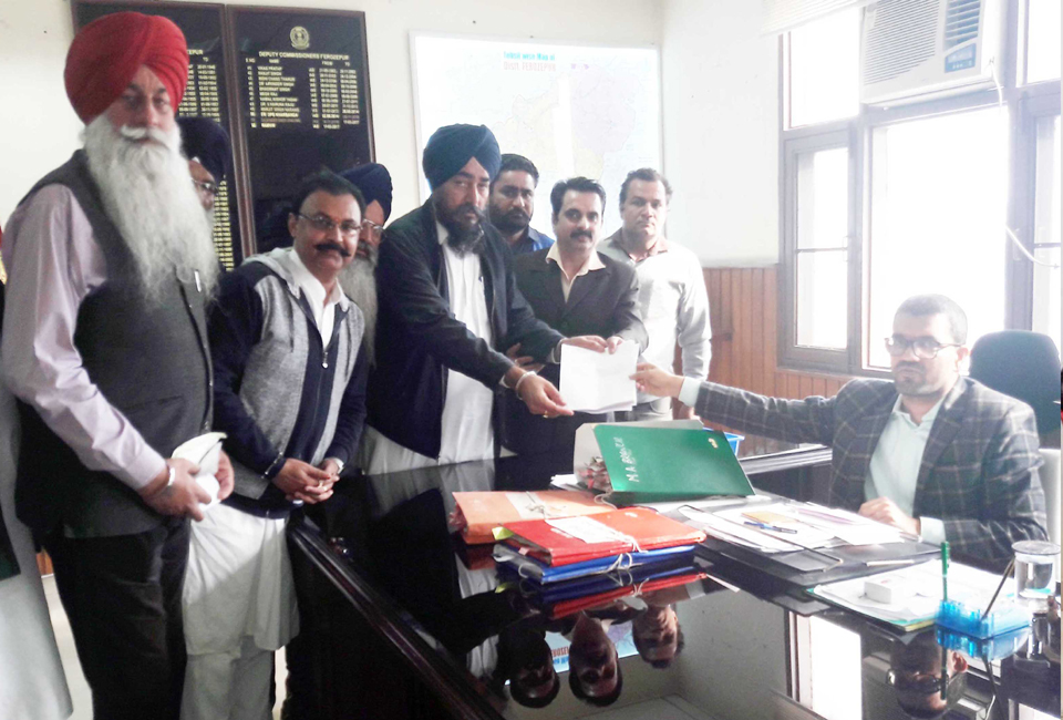 ਹਾਕਮ ਧਿਰ ਦੇ ਦਬਾਅ ਹੇਠ ਈ.ਓ. ਮੱਖੂ ਨੇ ਵਿਰੋਧੀ ਉਮੀਦਵਾਰਾਂ ਨੂੰ ਨਹੀਂ ਜਾਰੀ ਕੀਤੇ ਐਨ.ਓ.ਸੀ ਪੱਤਰ