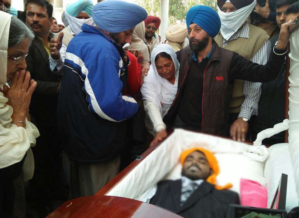 ਨਹੀਂ ਪਤਾ ਸੀ ਅਮਰੀਕਾ ਗਿਆ ਵੀਰ ਇੰਝ ਆਵੇਗਾ ਵਾਪਸ, ਘੋੜੀ ਨਹੀਂ ਅਰਥੀ ''ਤੇ ਚੜ੍ਹ ਹੋਵੇਗਾ ਵਿਦਾ (ਤਸਵੀਰਾਂ)