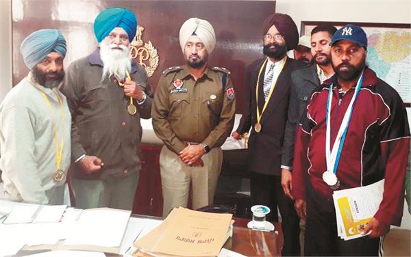 recipients of 10 gold medal winners in masters athletic championship